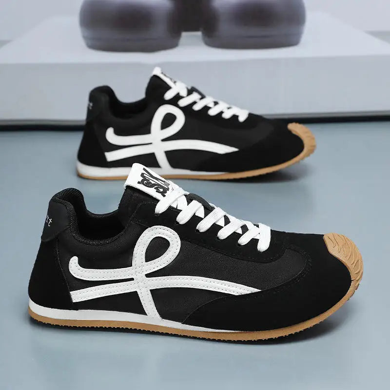 Men's Casual Retro Lightweight Soft White Sneakers Breathable Lace Closure Summer Multi-Purpose Walking Style Shoes