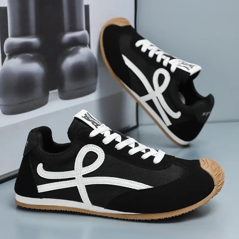 Men's Casual Retro Lightweight Soft White Sneakers Breathable Lace Closure Summer Multi-Purpose Walking Style Shoes