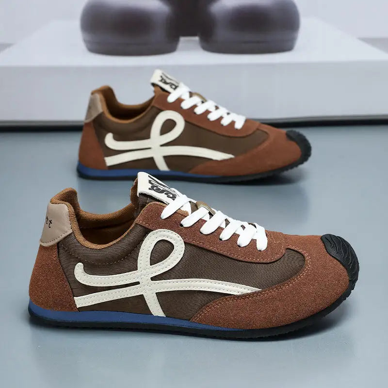 Men's Casual Retro Lightweight Soft White Sneakers Breathable Lace Closure Summer Multi-Purpose Walking Style Shoes